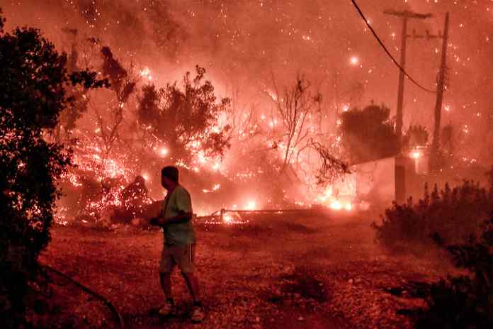 Κυβέρνηση Μητσοτάκη:«φθηνές δικαιολογίες που εξοργίζουν και κουράζουν»-Φταίει ο «δυνατός άνεμος» που στοίχισε την ζωή σε 2 ανθρώπινες ζωές