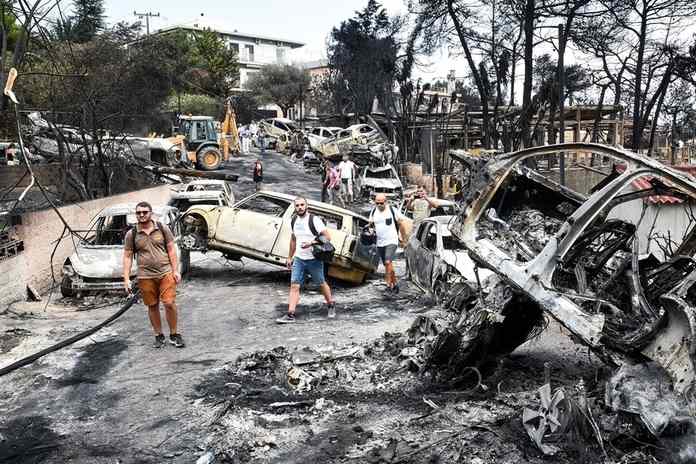 Μάτι: Ξεσπούν οι συγγενείς θυμάτων – «Υπάρχουν αταυτοποίητα τμήματα σορών στον ομαδικό τάφο της Νέας Μάκρης»