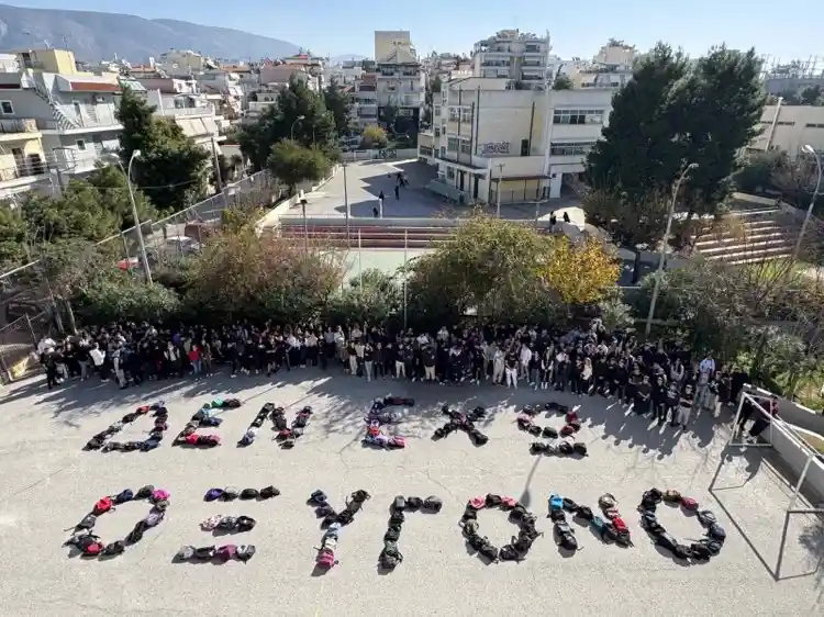 Οι γονείς στηρίζουν τον αγώνα των μαθητών