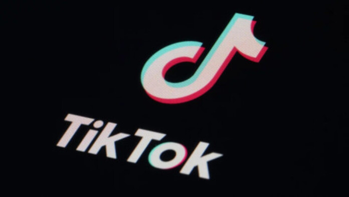 Το TikTok θα είναι η πρώτη εφαρμογή που θα «σταμπάρει» αυτόματα περιεχόμενο ΑΙ και deepfakes