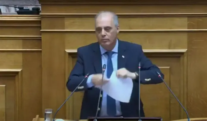 Ο υποκριτής Κ. Βελόπουλος:Πρώτα υπογράφει και ύστερα «σκίζει συμφωνίες»